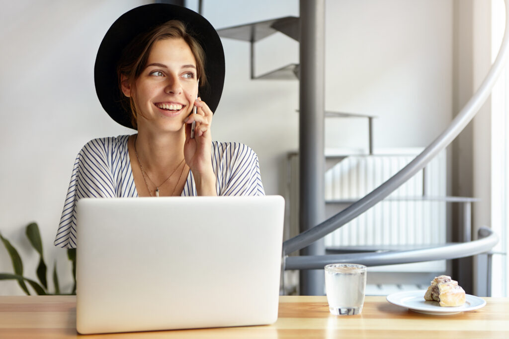 Elegant,Woman,Dressed,In,Hat,And,Formal,Blouse,Having,Conversation